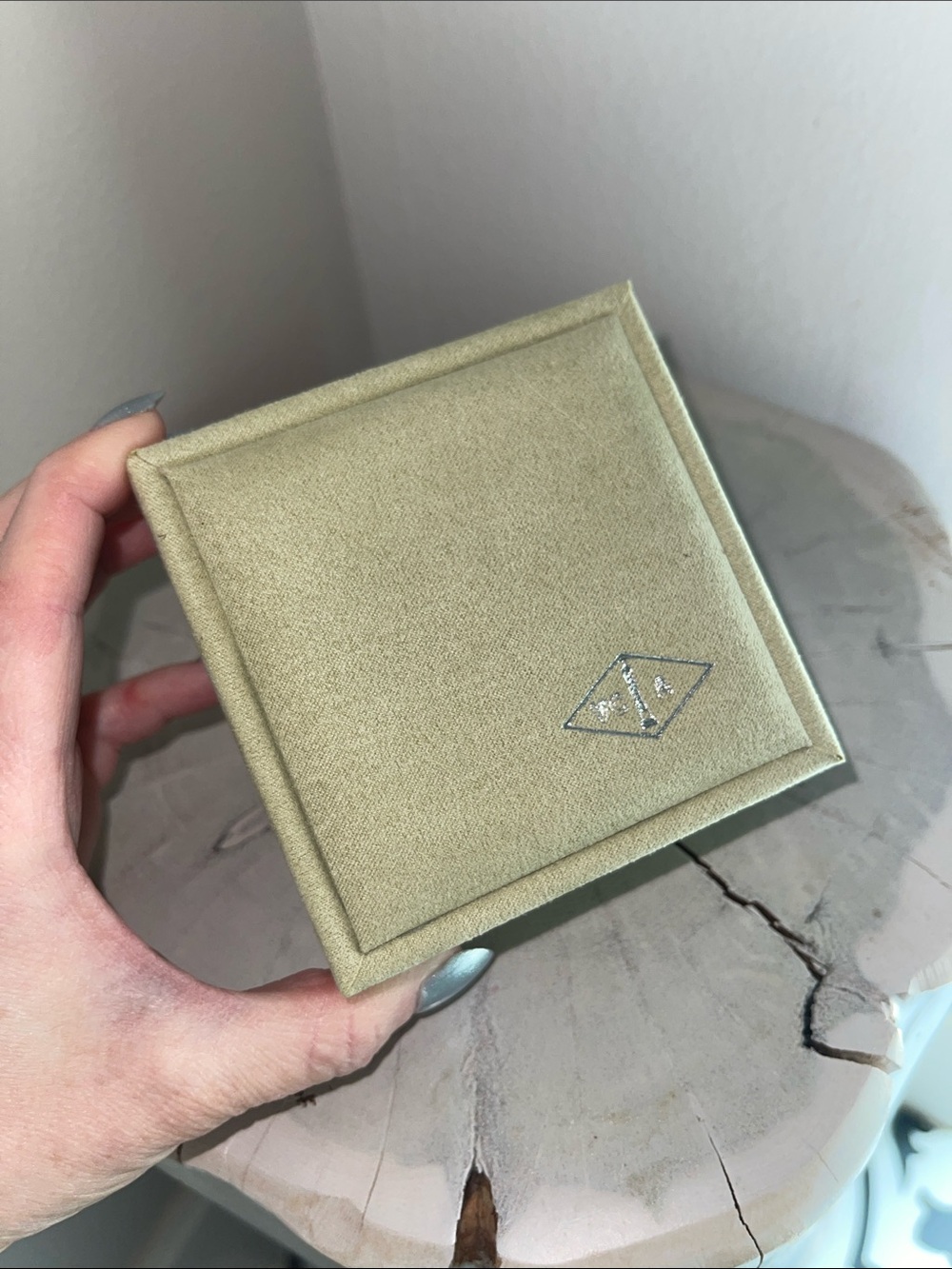 ✨🍋🟩Van Cleef & Arpels Light Green Suede and Black Jewlery Box🍋🟩✨ authentic!! - Picture 2 of 3